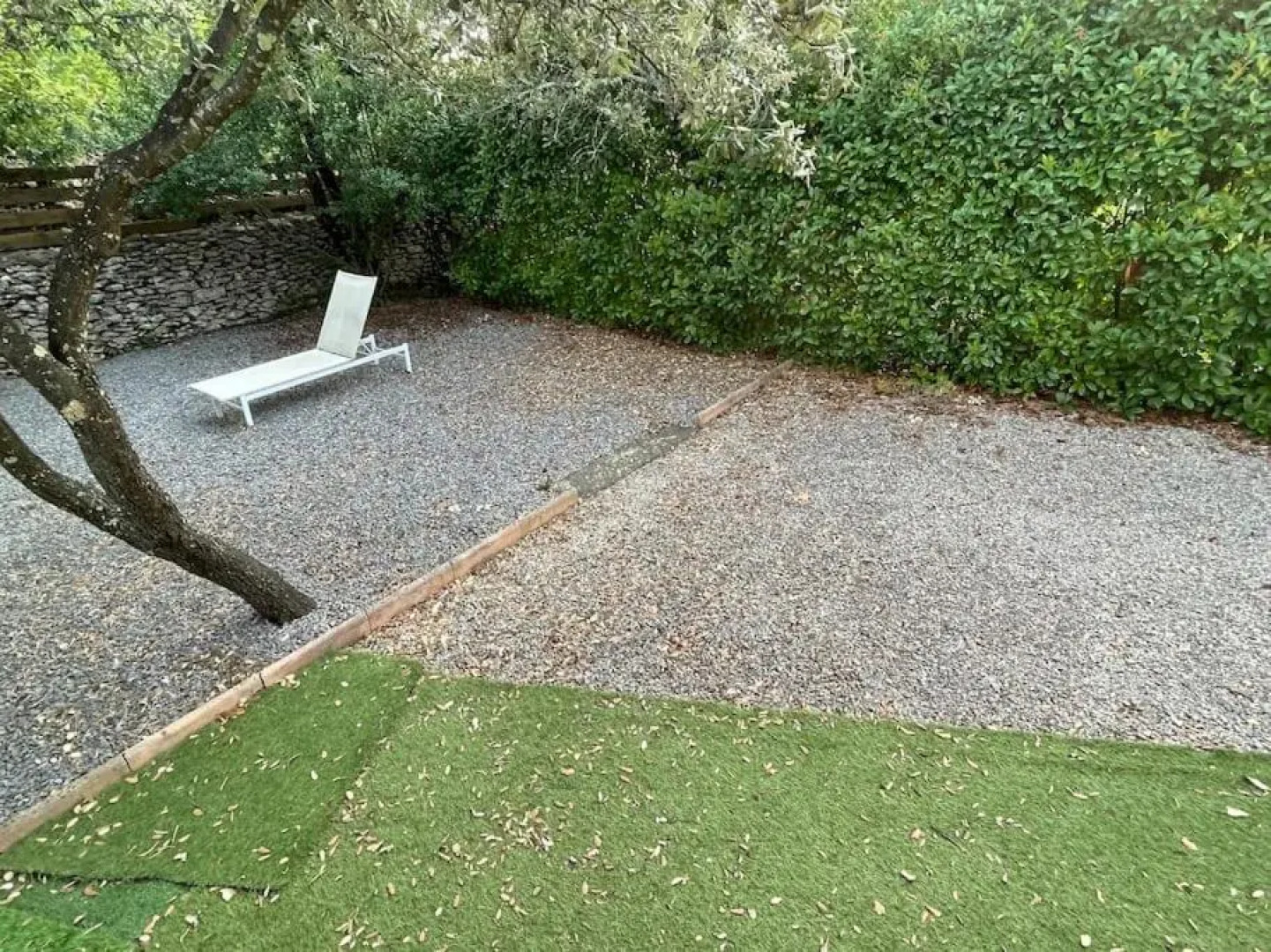 Captivating 2-Bed, 1 bath Cottage, Private Garden & Shared Pool in Sauve