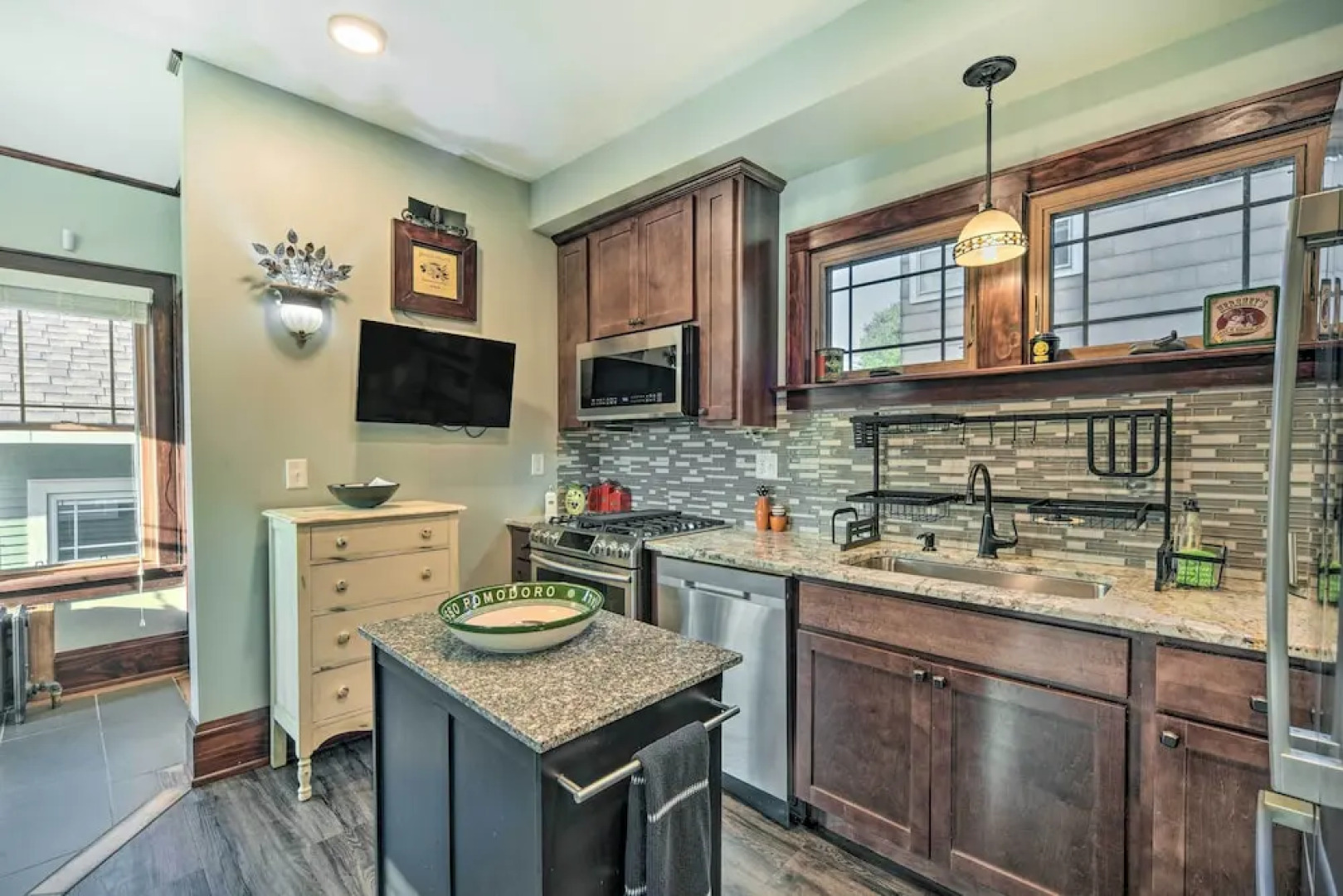 Elegant Superior Getaway < 2 Mi to Downtown!