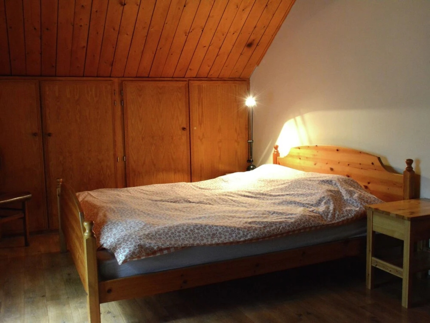 Quaint Chalet in Hannut with a Pond