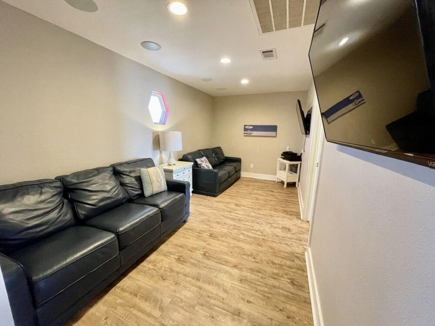 23 Yards To The Sea 6 Bedroom Home by Redawning