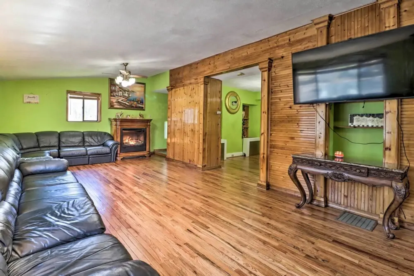 3 Mi to Lake: Spacious Tobyhanna Home & Guest Home