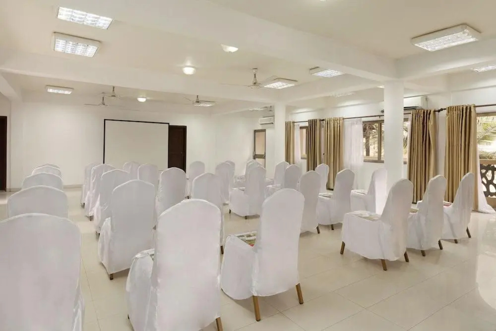 Ramada Resort, Accra Coco Beach