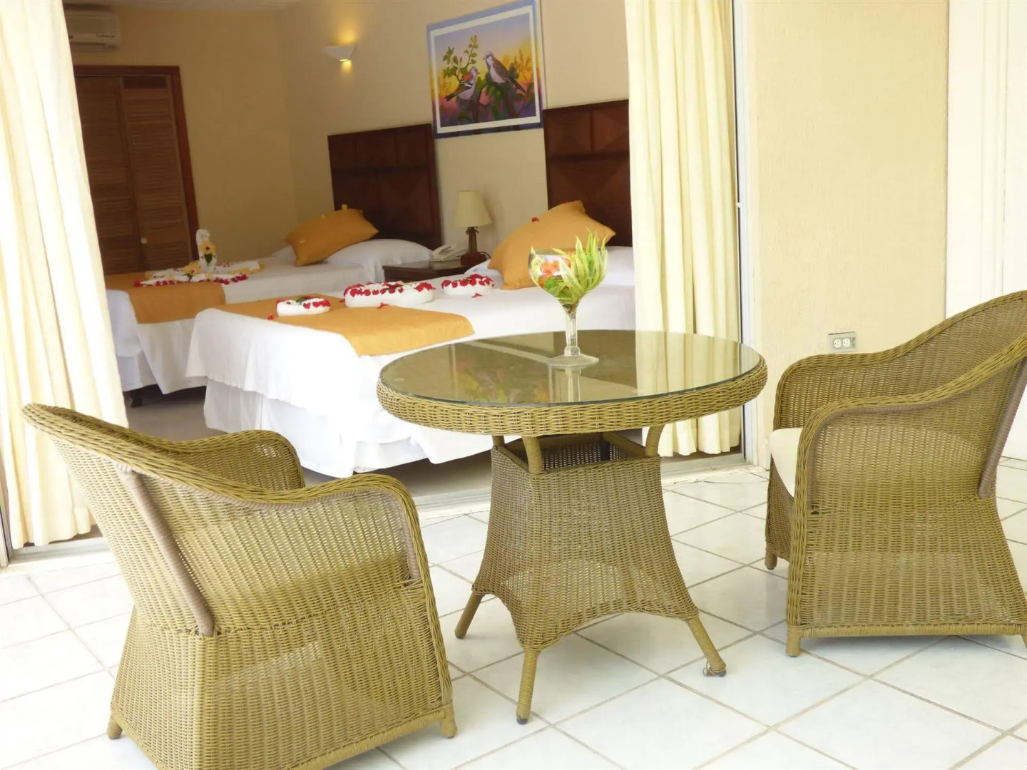 Paradise Beach Hotel & Resort