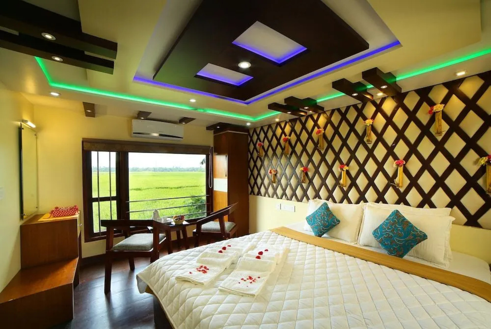 Best Kerala Houseboat