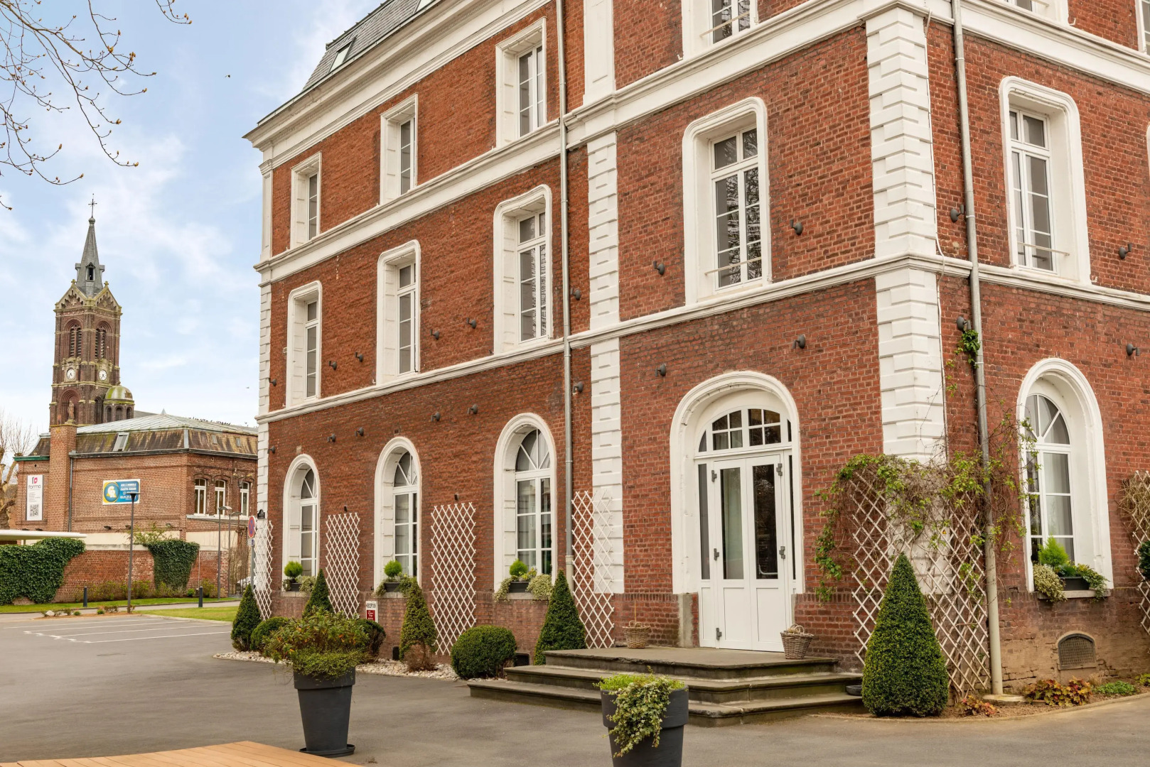 The Originals Boutique, La Maison Rouge