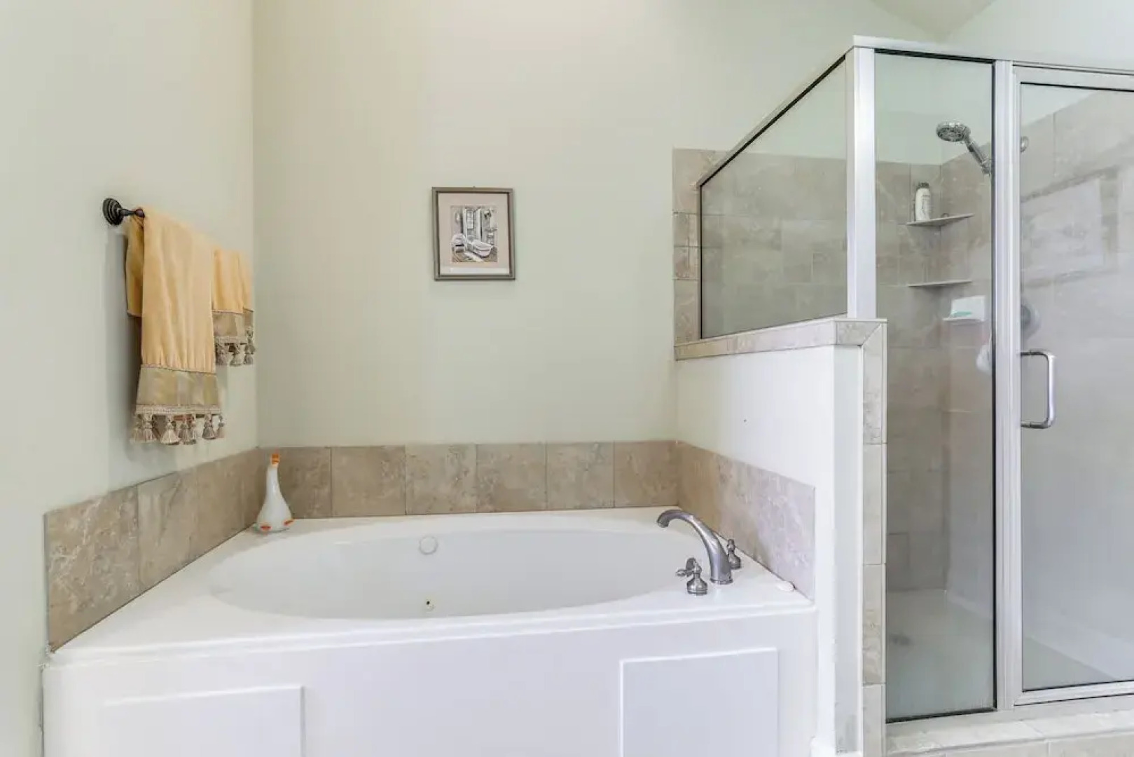 Easy Access to I-10: Family Home in Prairieville!