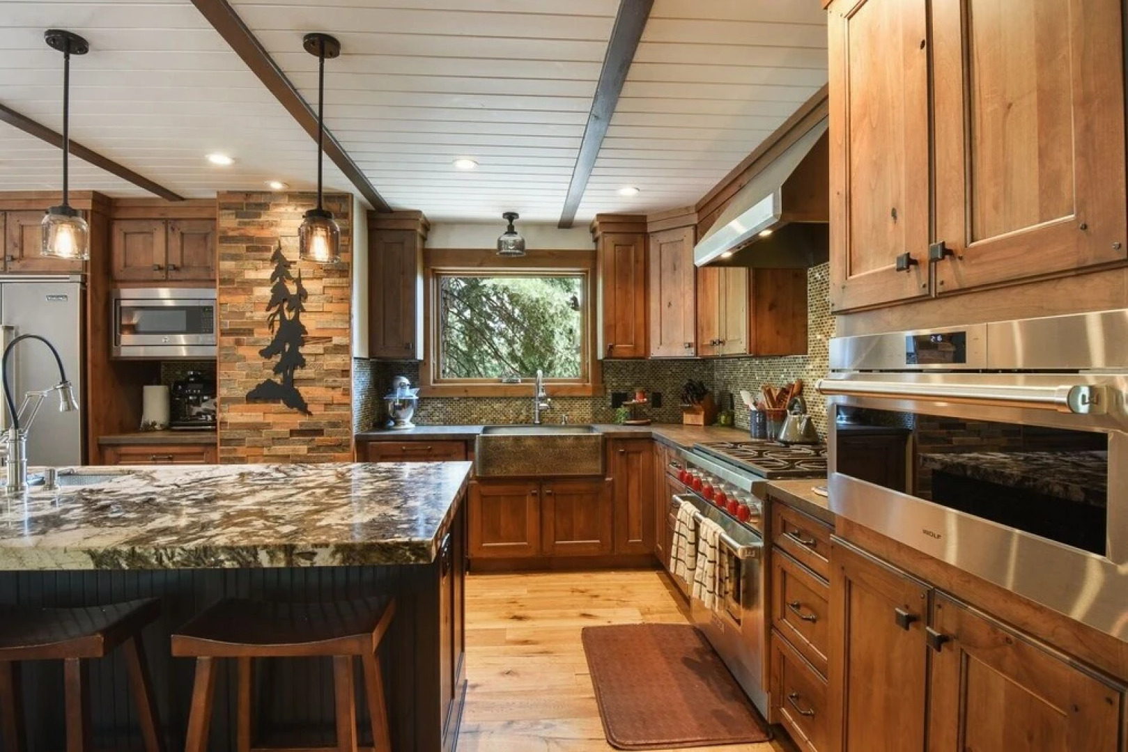 Canterbury Luxury Chalet - Hot Tub, Backs To Forest 3 Bedroom Home by Redawning