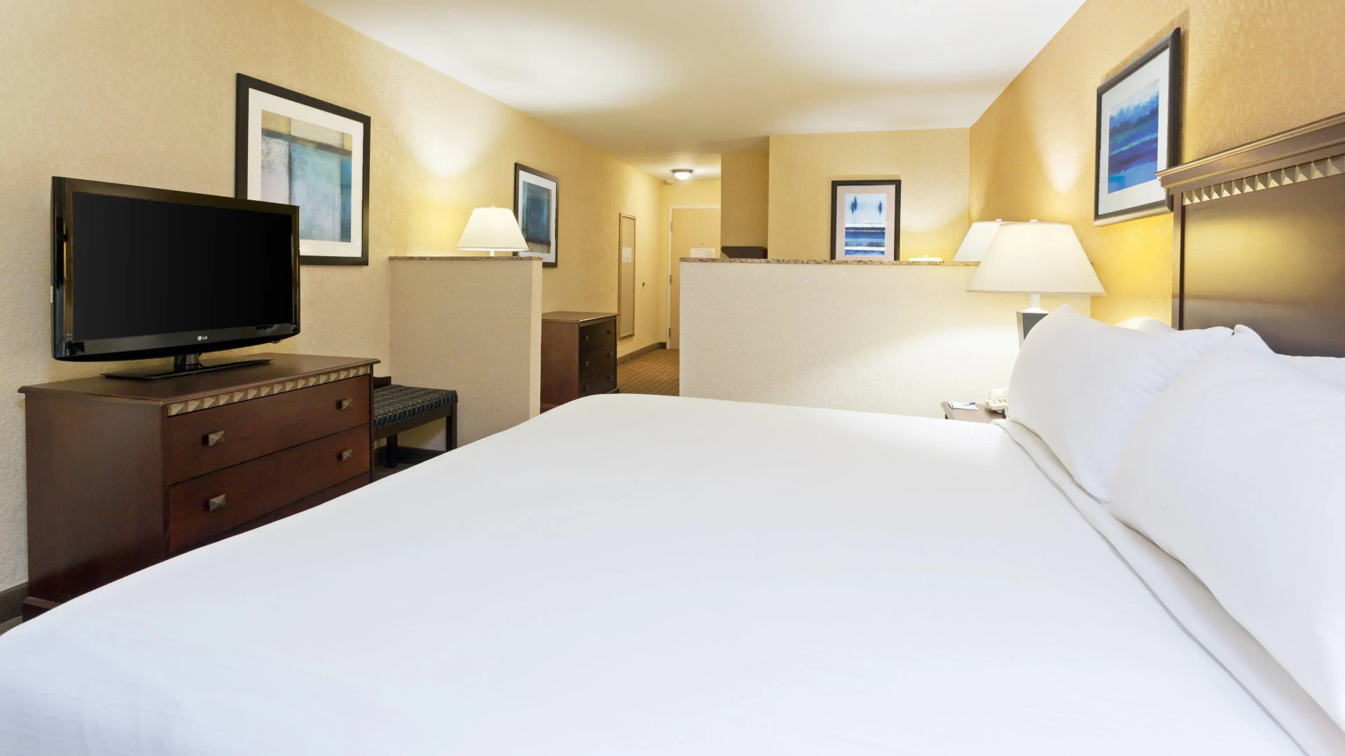 Holiday Inn Express & Suites Allentown West by IHG