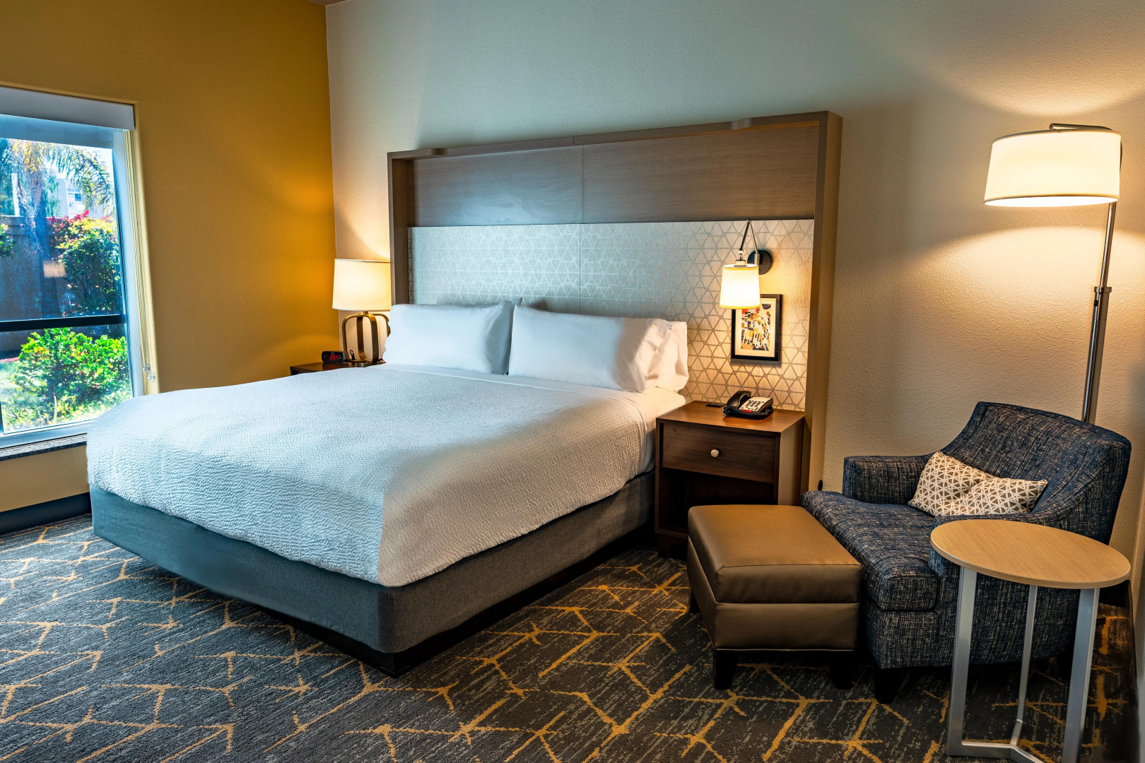 Holiday Inn & Suites Oakland Airport by IHG