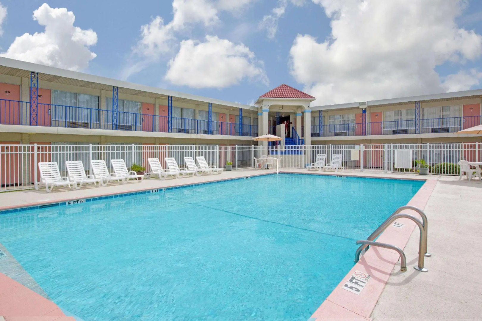 Days Inn by Wyndham Wilmington / University