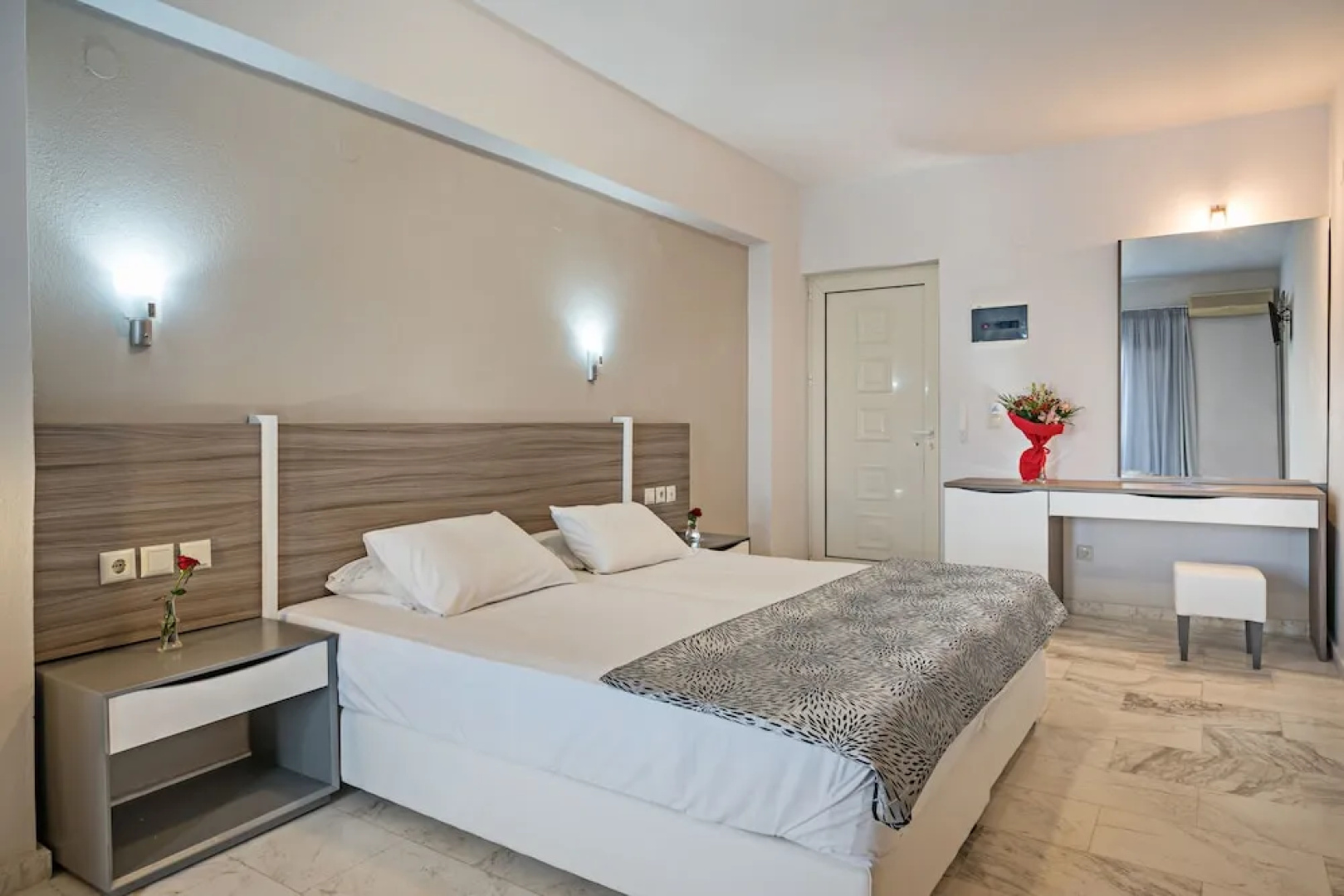 Apollo Hotel I