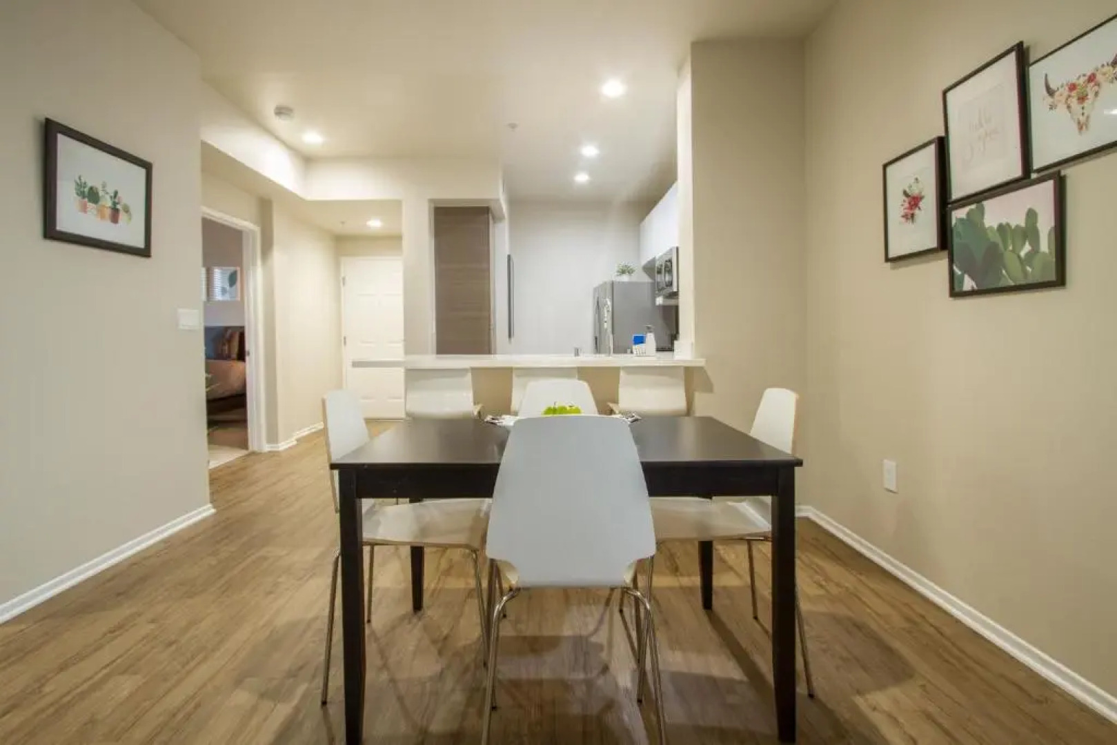 Marina Del Rey's Grand 2/2 Suite Pool View