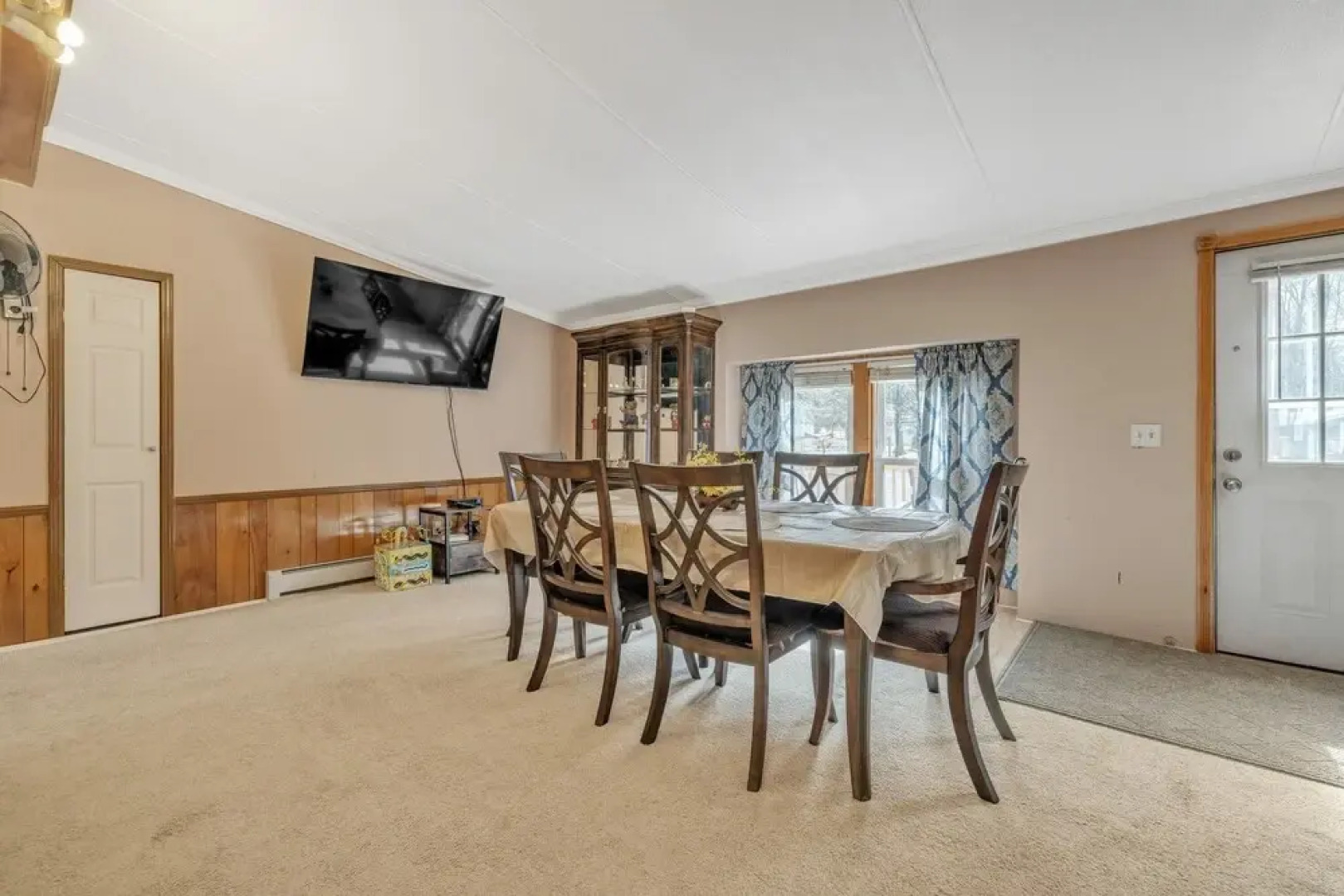 Pocono Family Home With Lake Access & Fire Pit! Pet Friendly! 3 Bedroom Cabin by Redawning