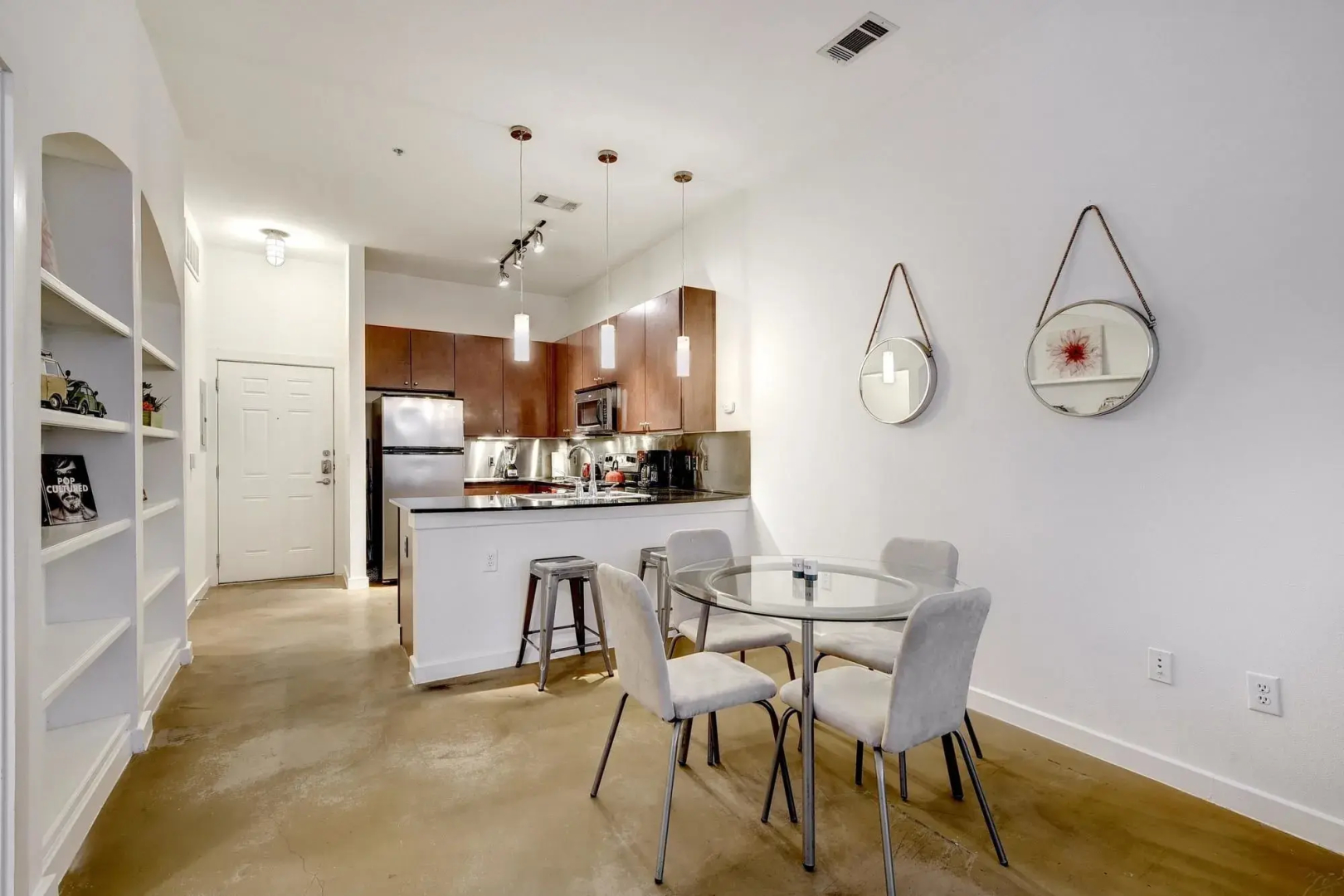 Hip Downtown Suite by AustinStays