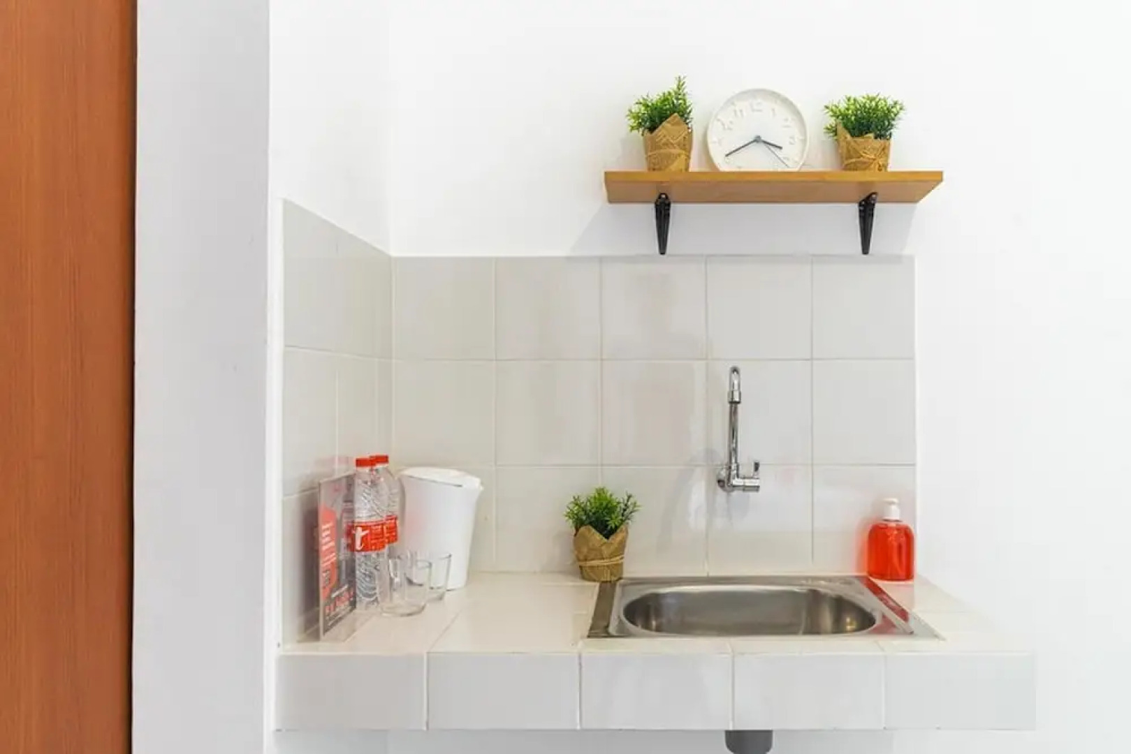 RedDoorz Plus @ EcoHome Citra Raya Tangerang