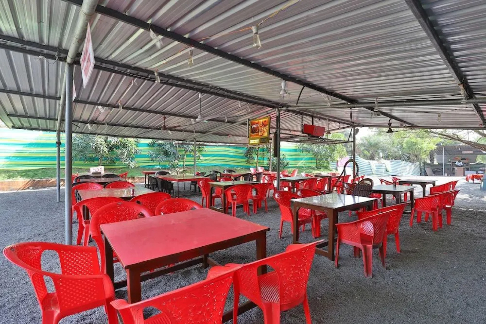 OYO 24833 Hotel Silver