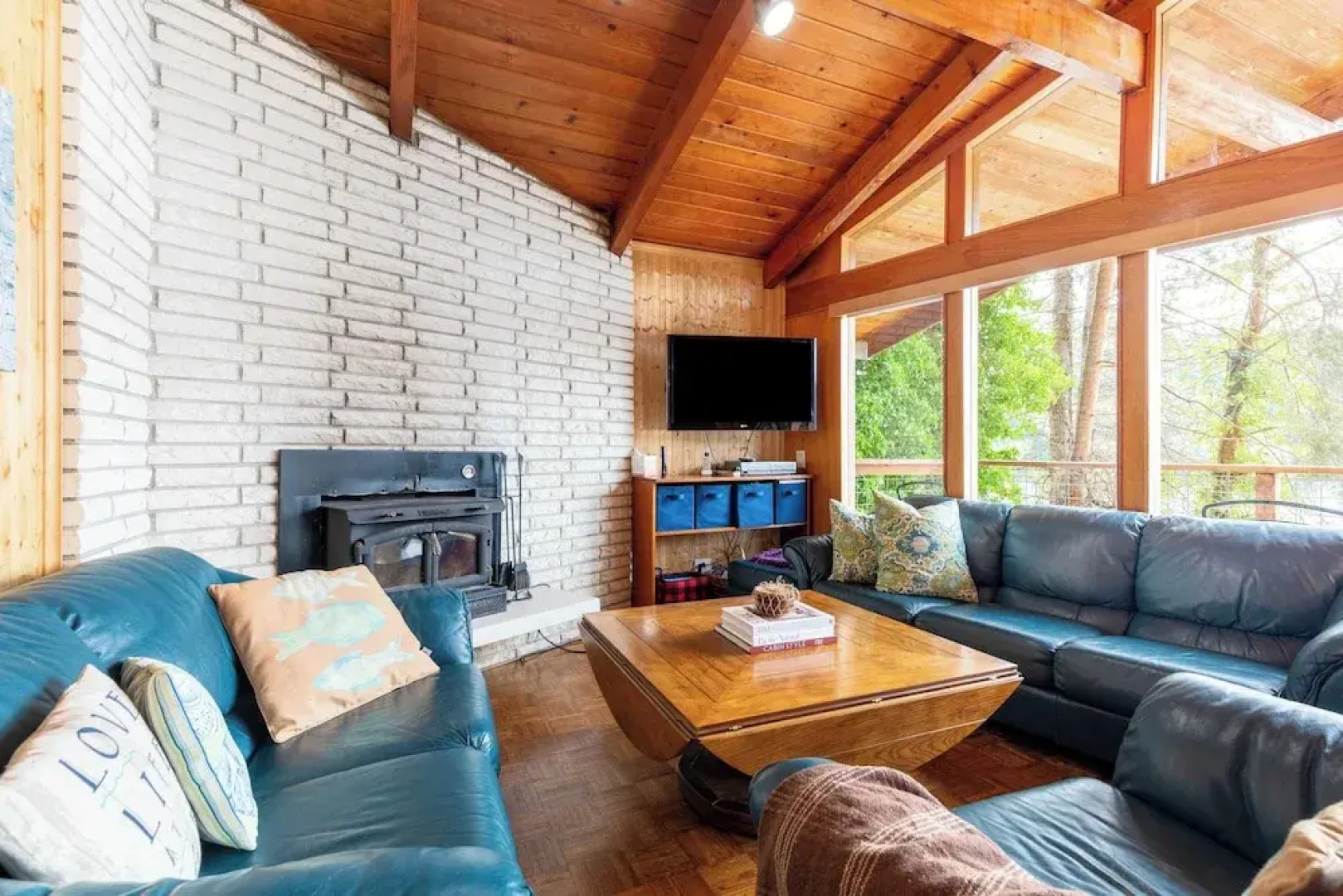 Goss Lake Getaway by Avantstay Lakefront Escape
