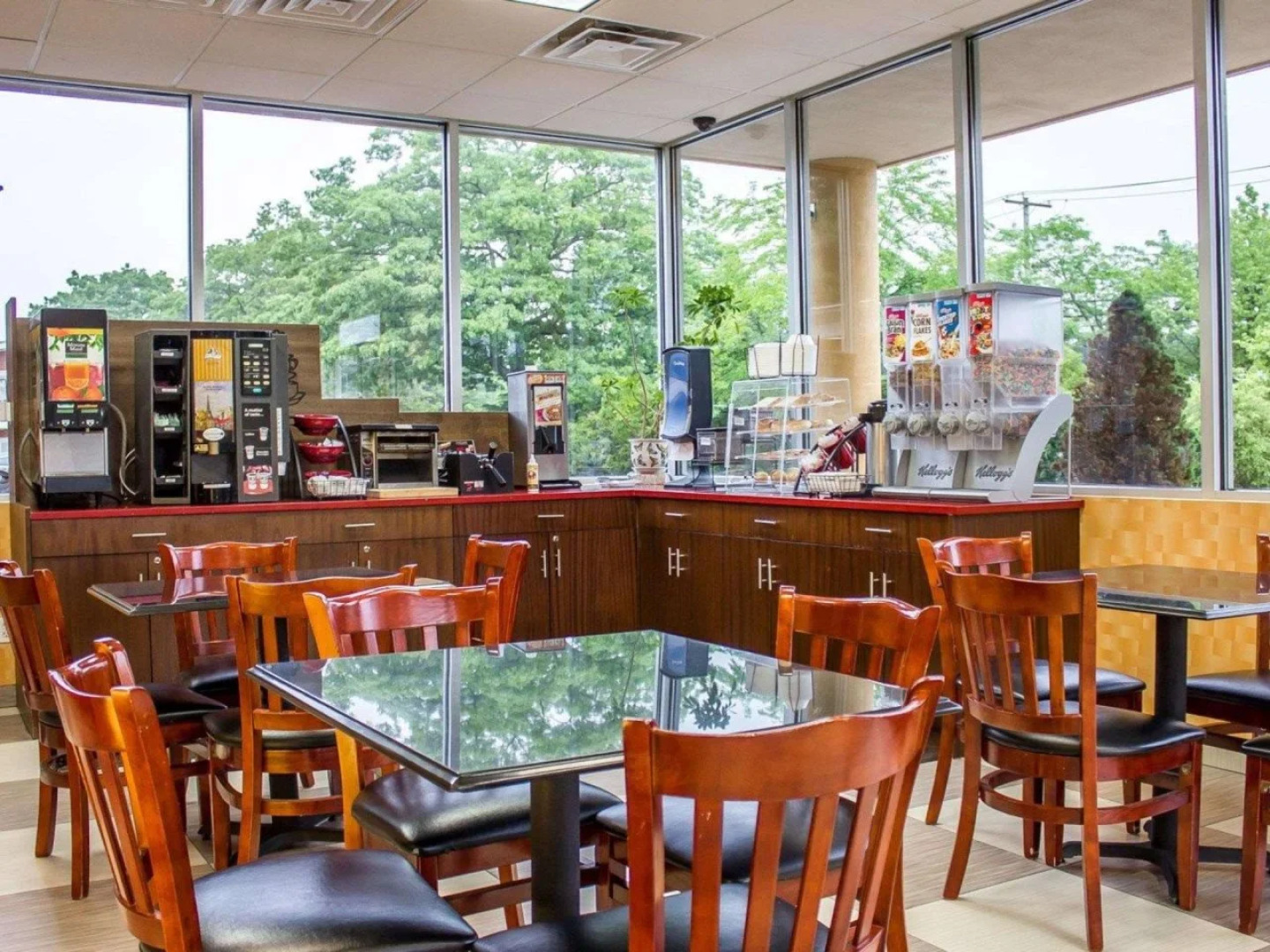 Rodeway Inn Macarthur Airport