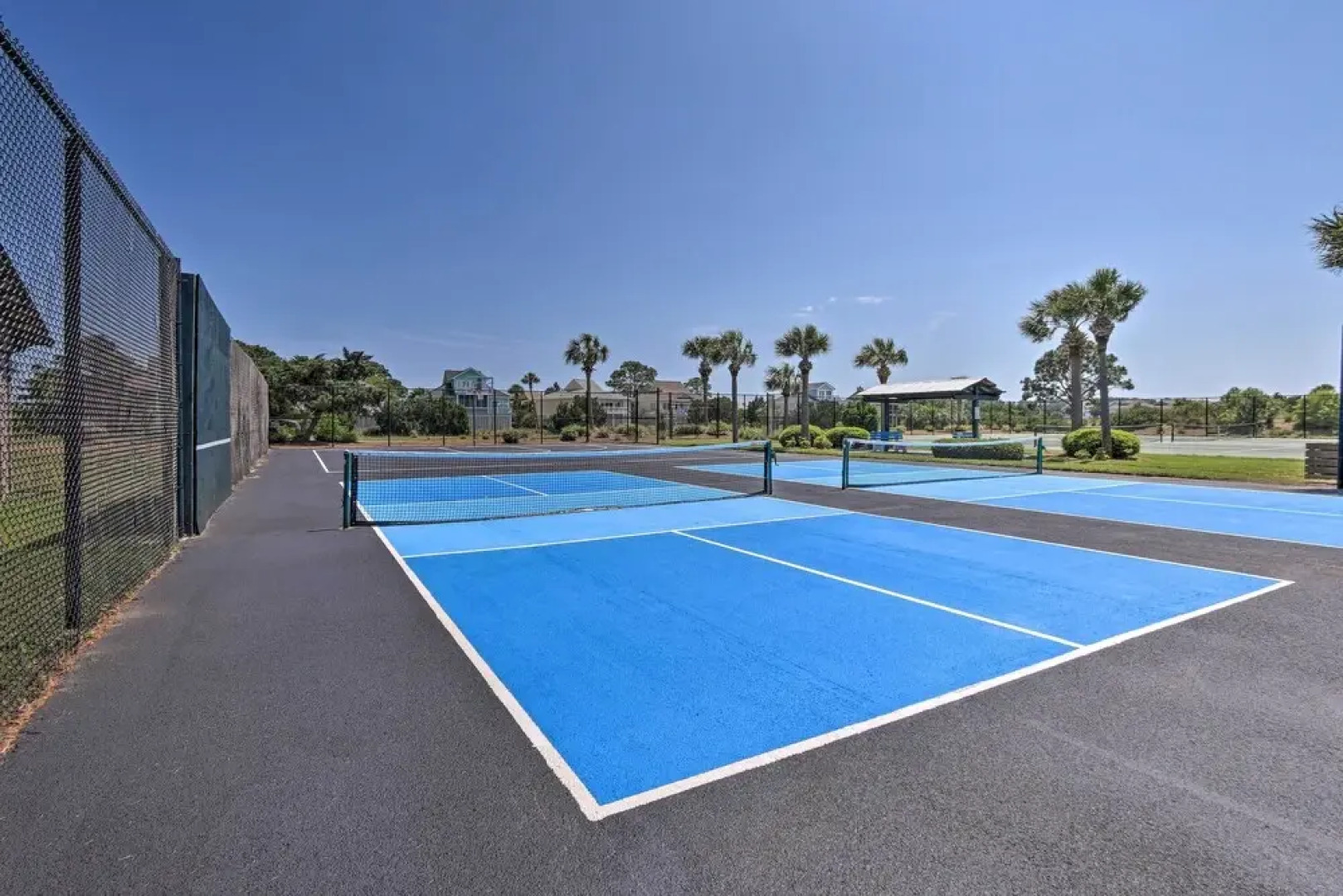 St Helena Island Retreat w/ Deck: Walk to Beach