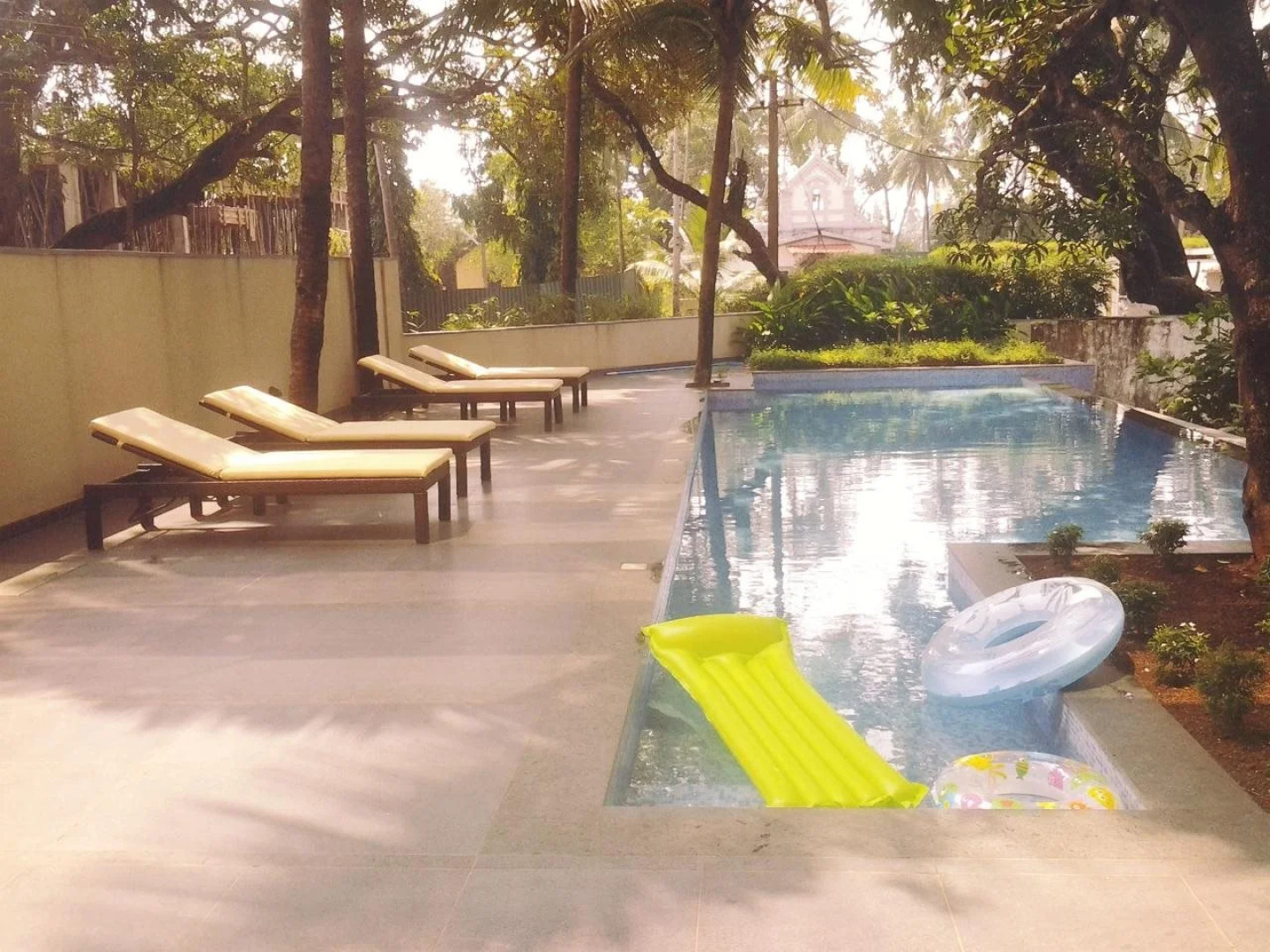 The Golden Pearl Calem Grove Hotel