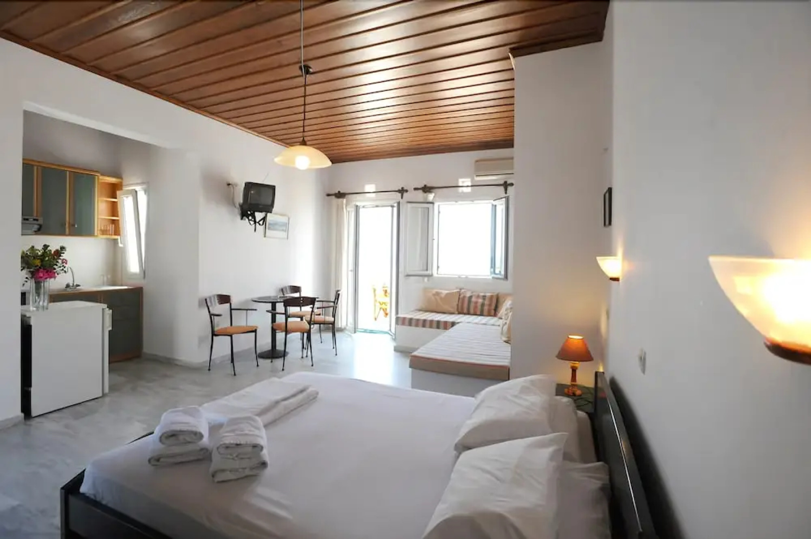 Carlo Bungalows
