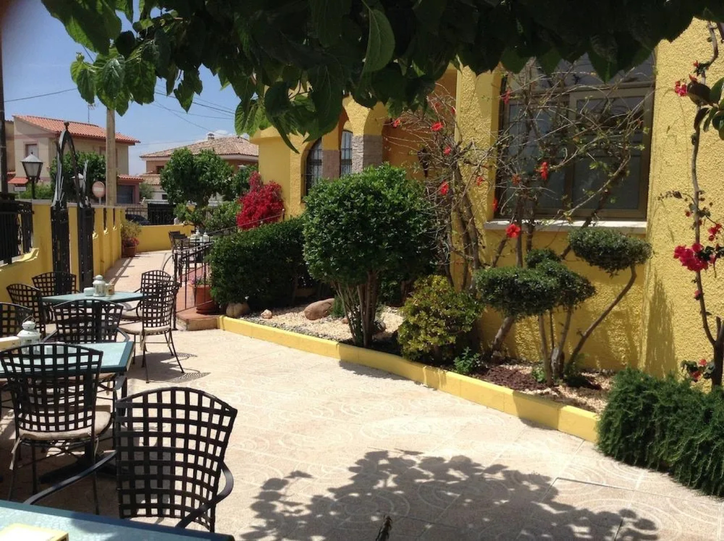 La Nova Tenalla - Adults Only