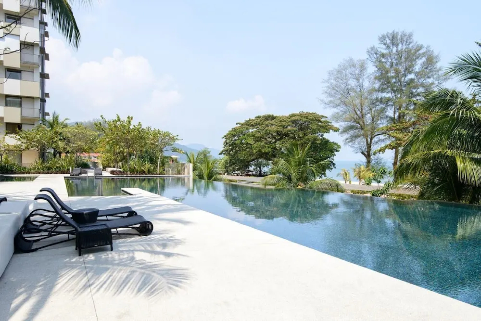 2 Bedrooms Apartment By The Sea