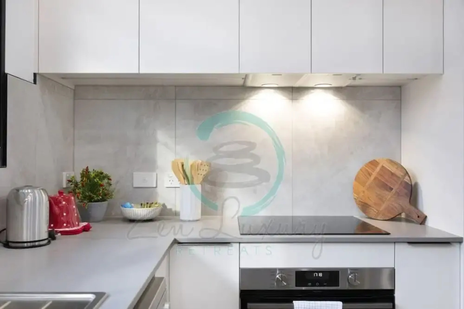 Urbanretreat Modern Outdoor Dining Backyard