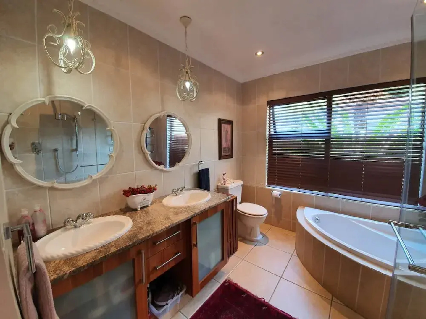 Or Tambo Airport Holiday Home