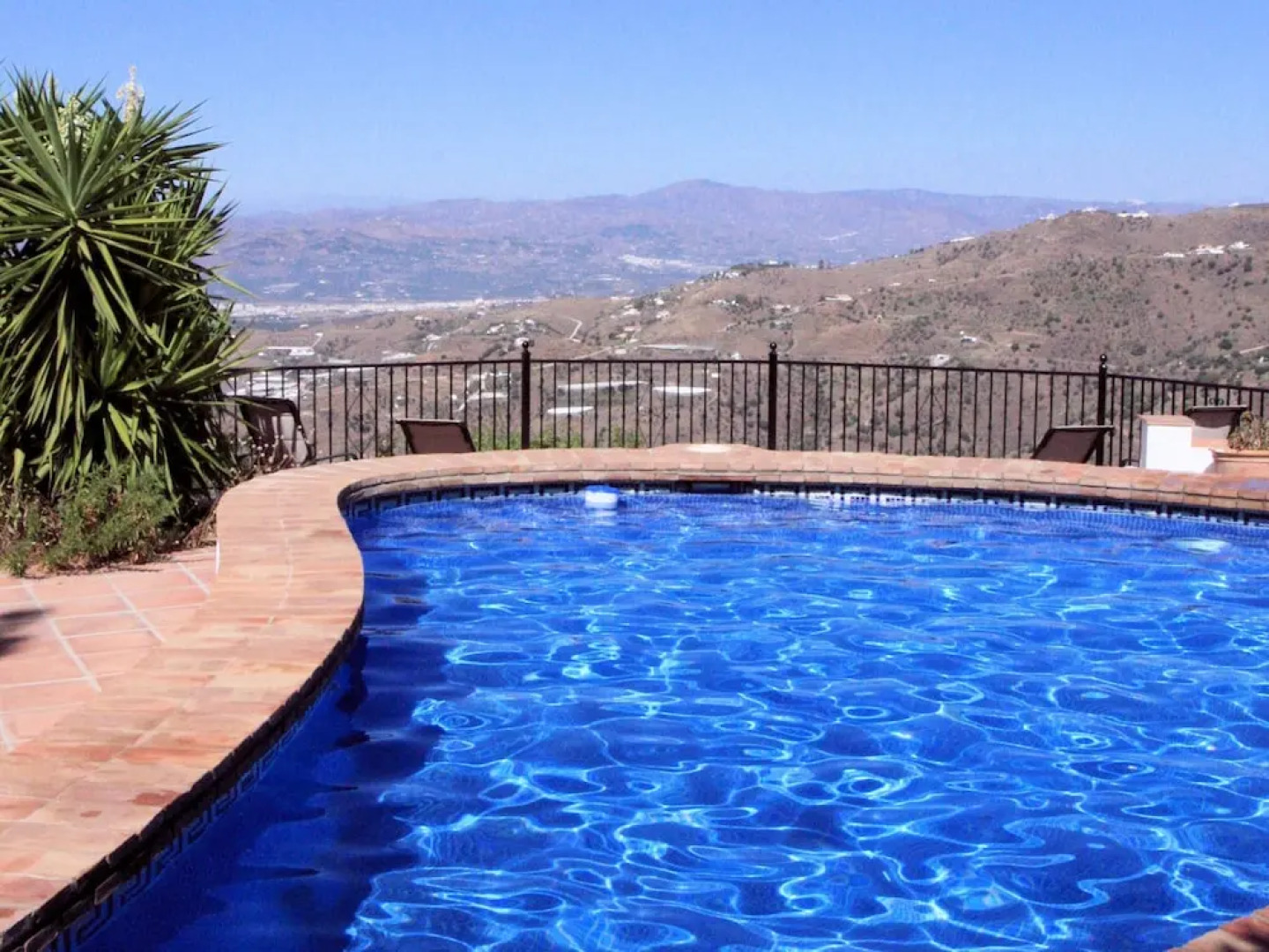 Graceful Villa in Sayalonga with Swimming Pool