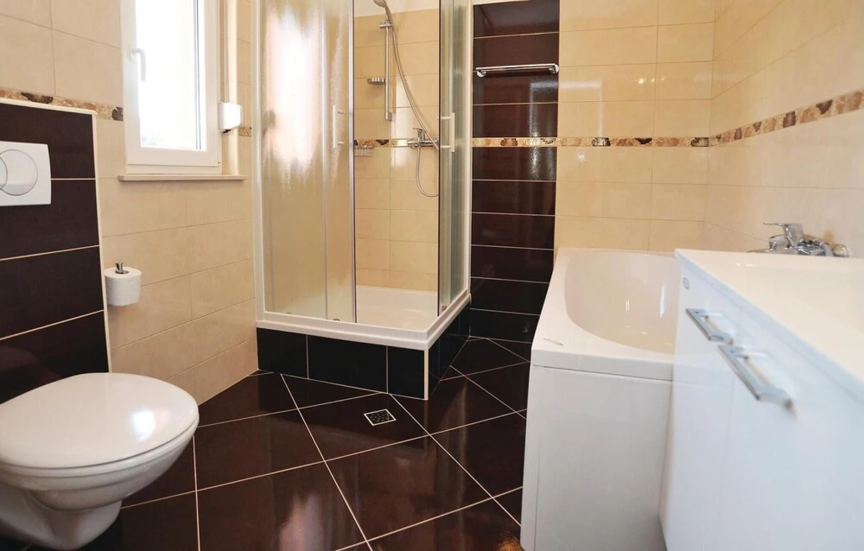 Awesome Home in Pakostane With Wifi and 5 Bedrooms