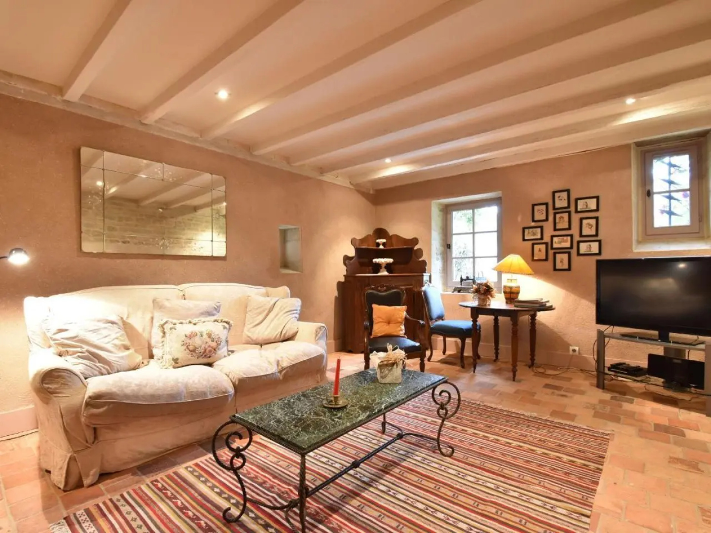 Luxurious mansion in Lantheuil with garden
