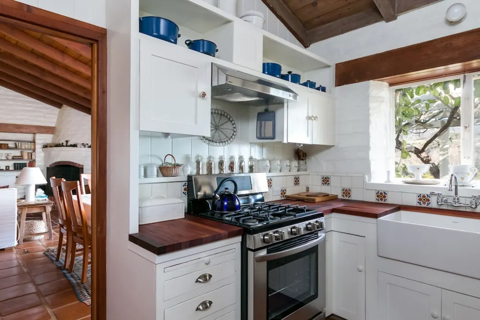 6590 Camino Carreta House by RedAwning