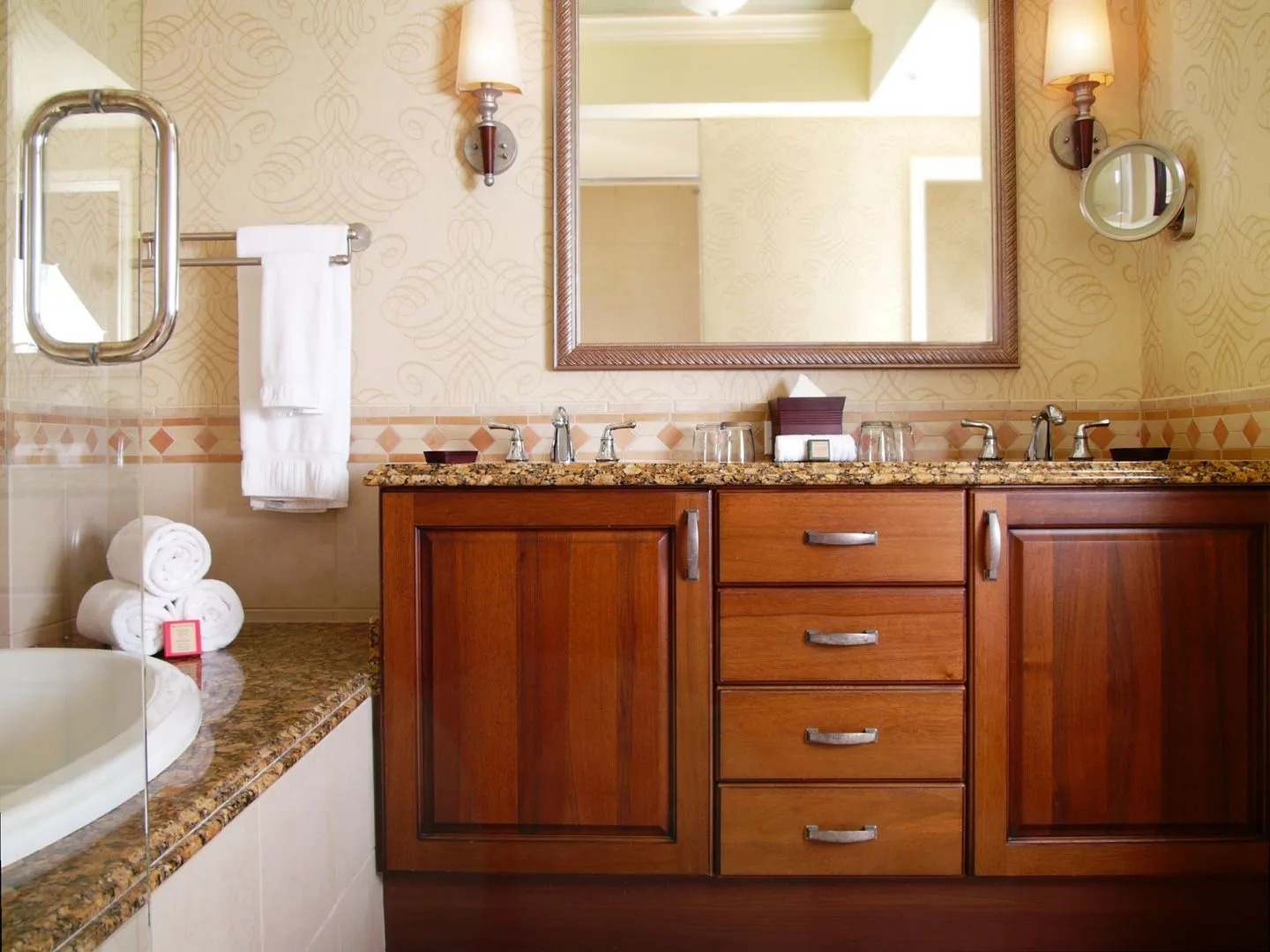 Naples Bay Resort & Marina