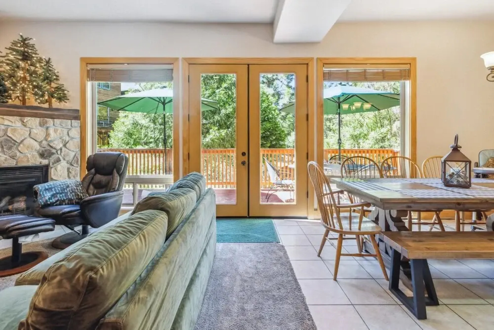 Dog Friendly Summer Vacation Hub Near Town 4 Bedroom Home by Redawning