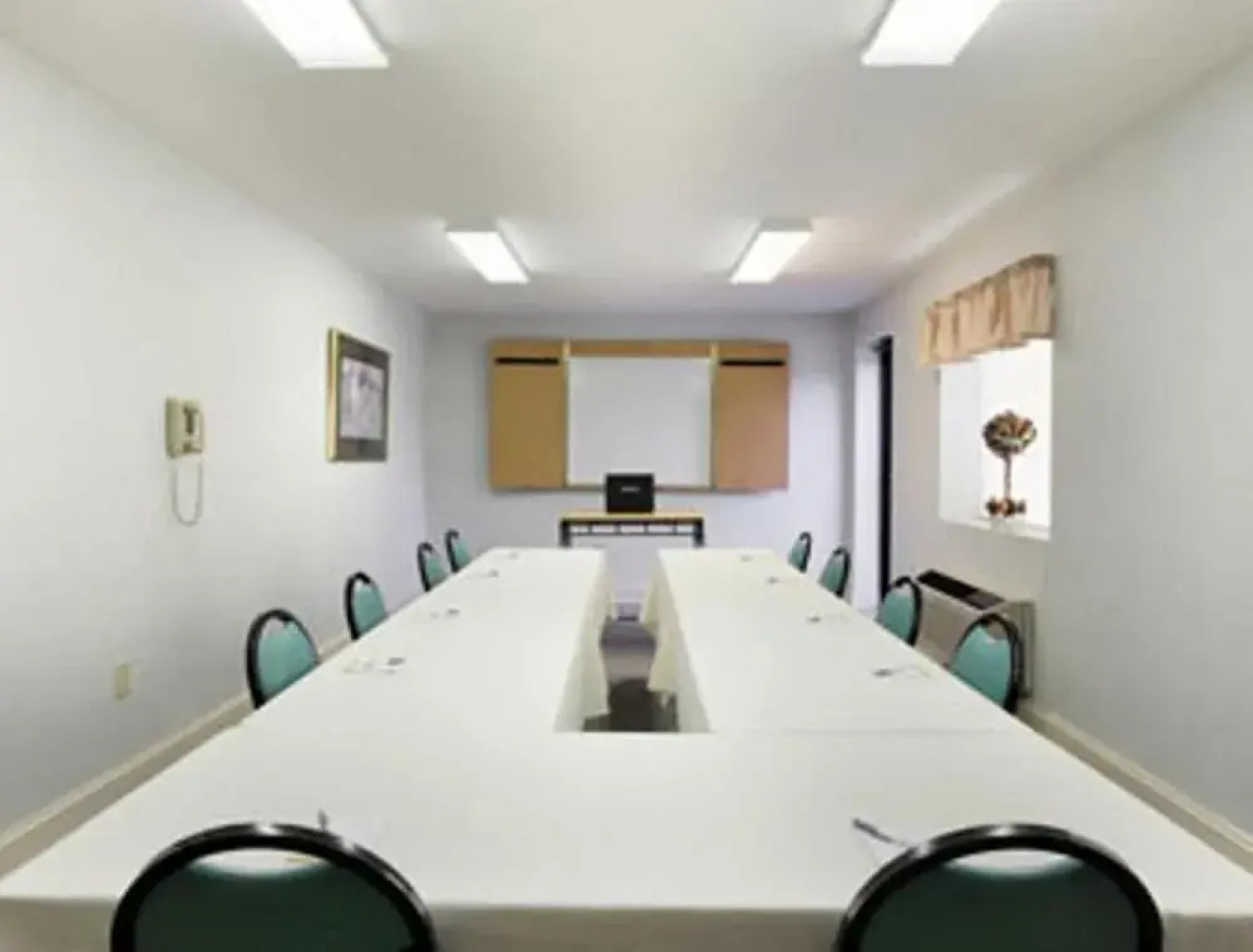 Days Inn & Suites Columbia Airport