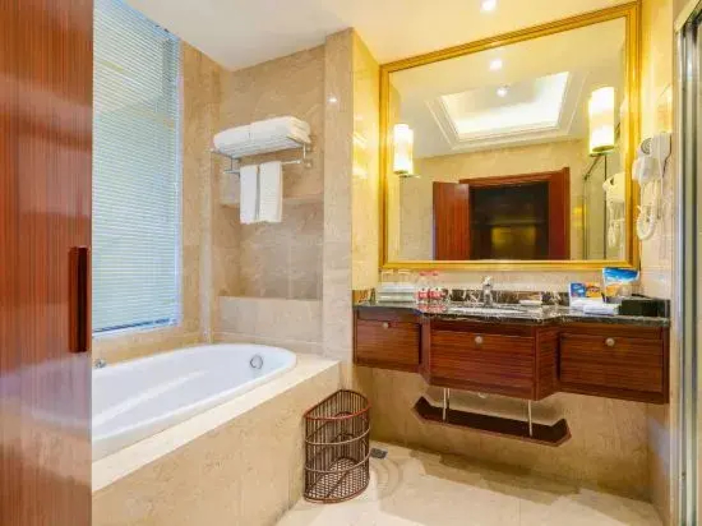 Agate City International Grand Hotel