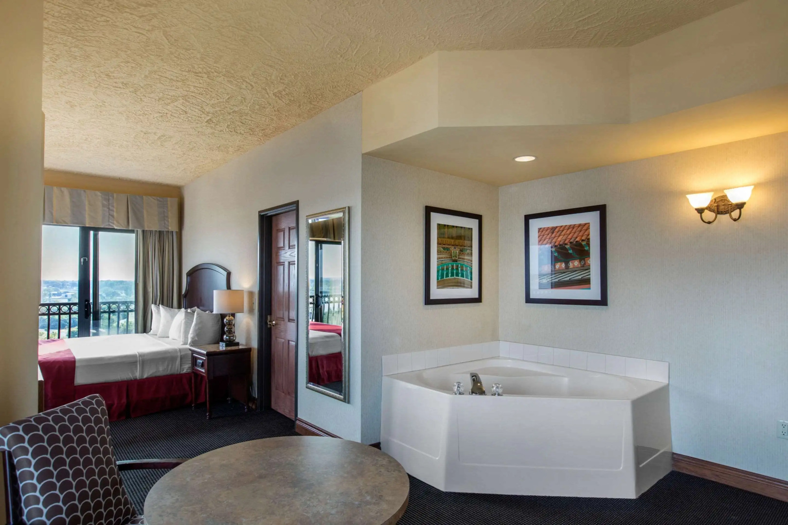 Shoreline Inn & Conference Center, an Ascend Collection Hotel