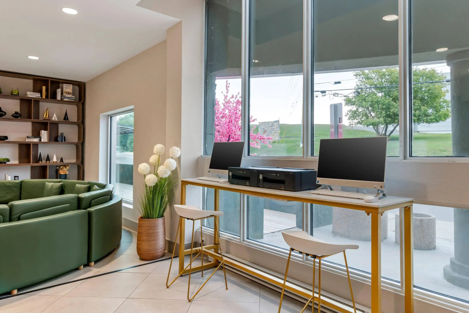 Clarion Lakeside Inn & Conference Centre