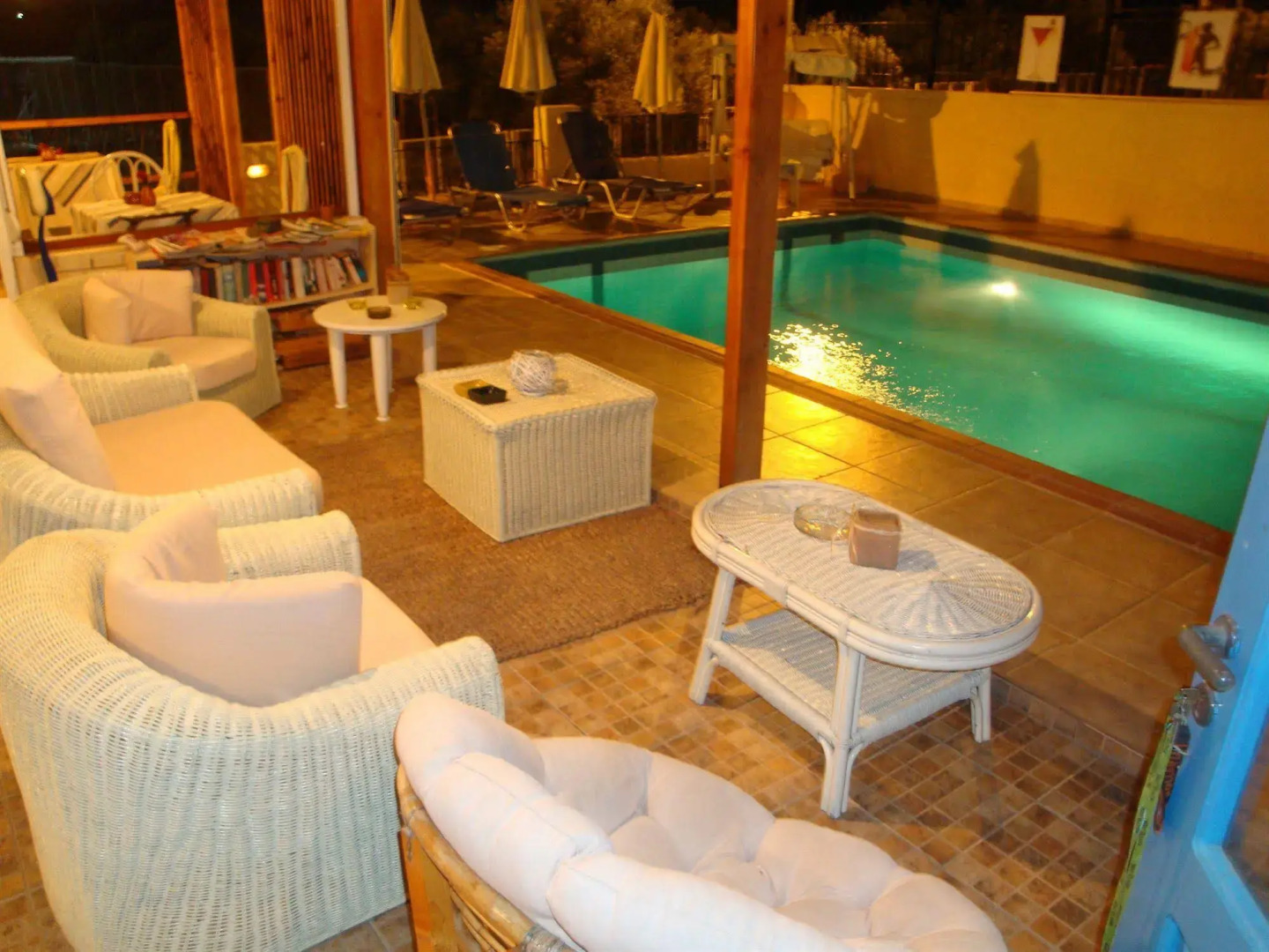 Maria-Flora Apartments