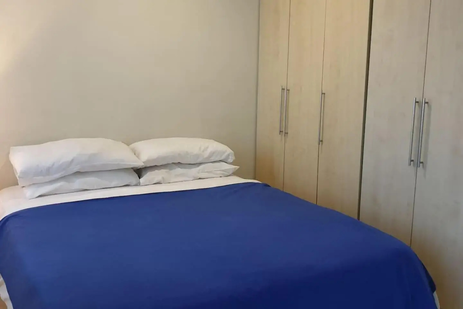 MANDALUYONG 2 Br w 2 Queen, 50HDtv across Shangrila Mall