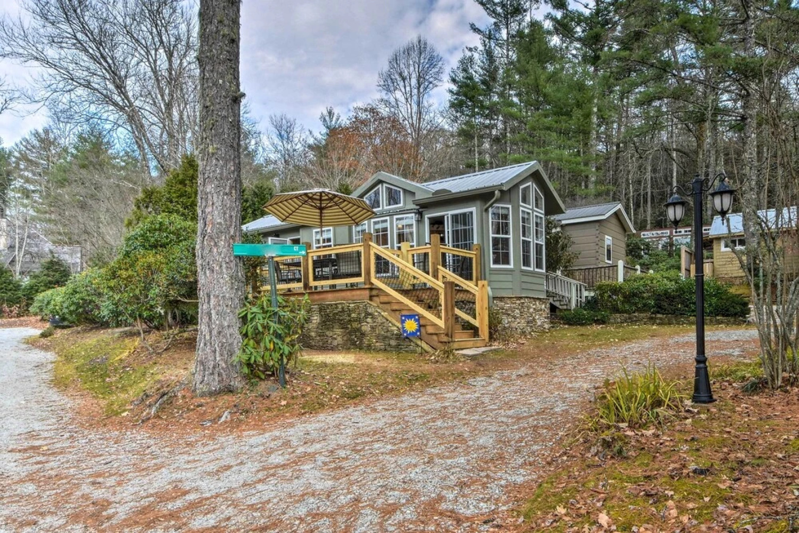 'the Cubs Den' Woodsy Highlands Home: Hike & Ski!