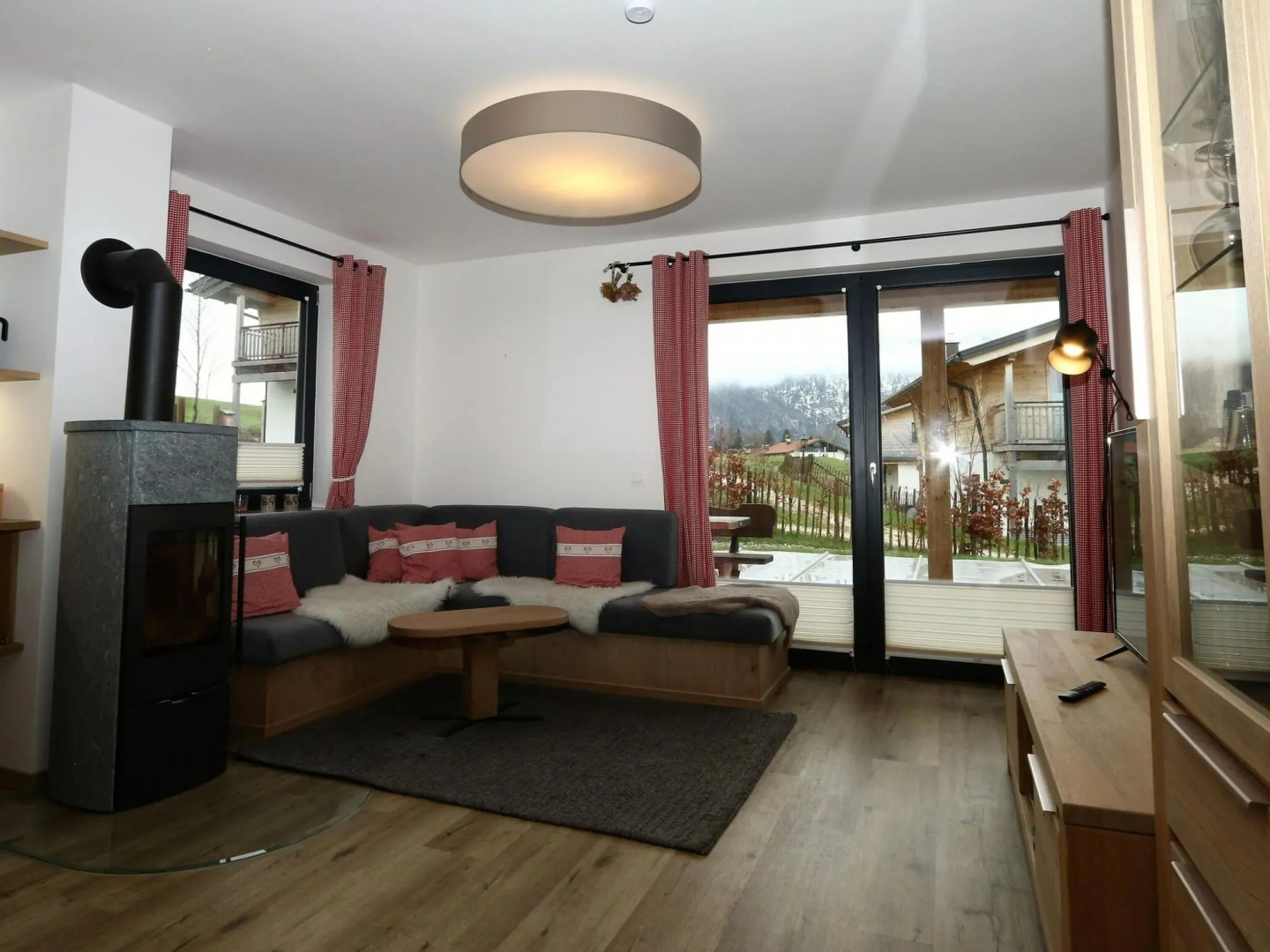 Chalet Alpenzauber mit Beheiztem Pool, Inzell