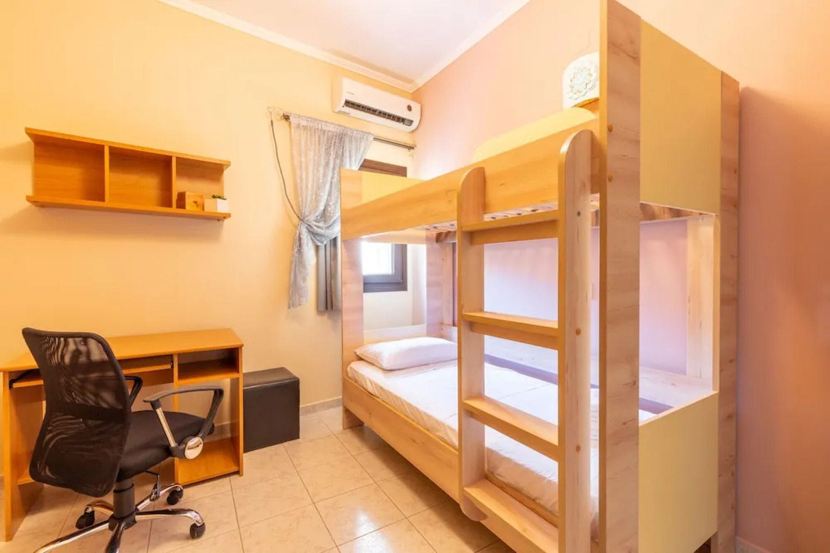 The Hillside Family Apartment