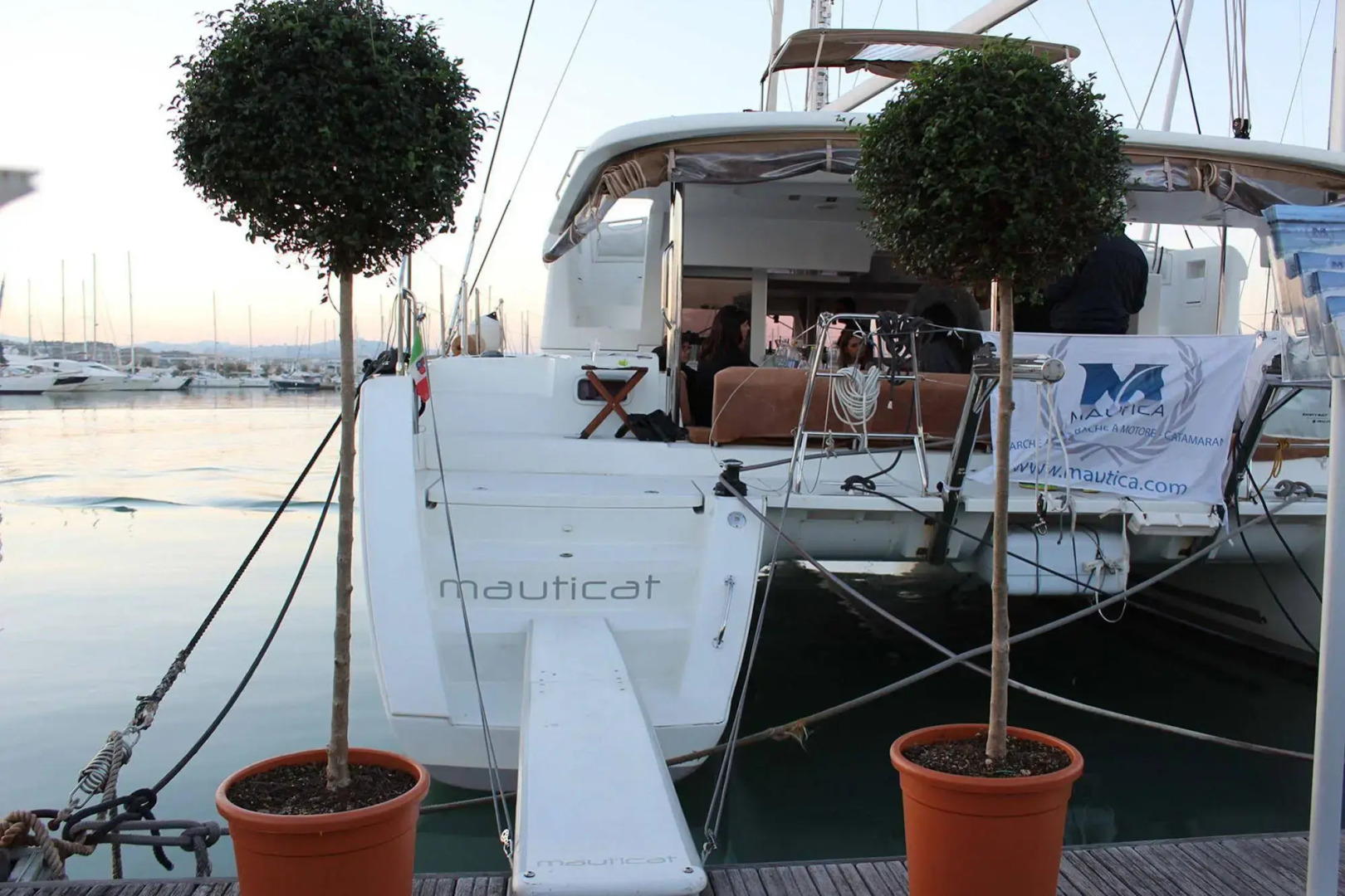 Catamarano Mauticat Boat & Breakfast