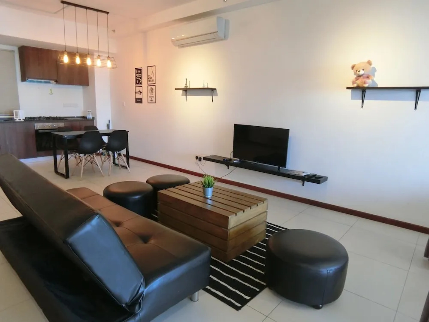 Romantic Mansion at The Landmark