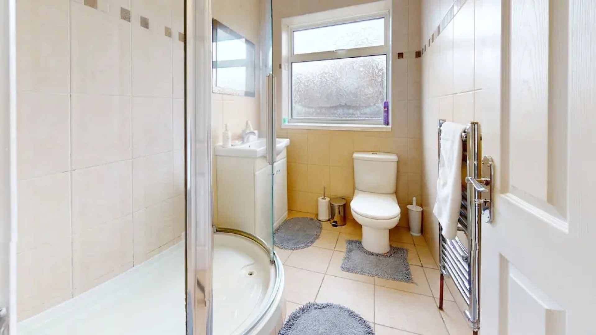 Charming 5-bed House in Grays