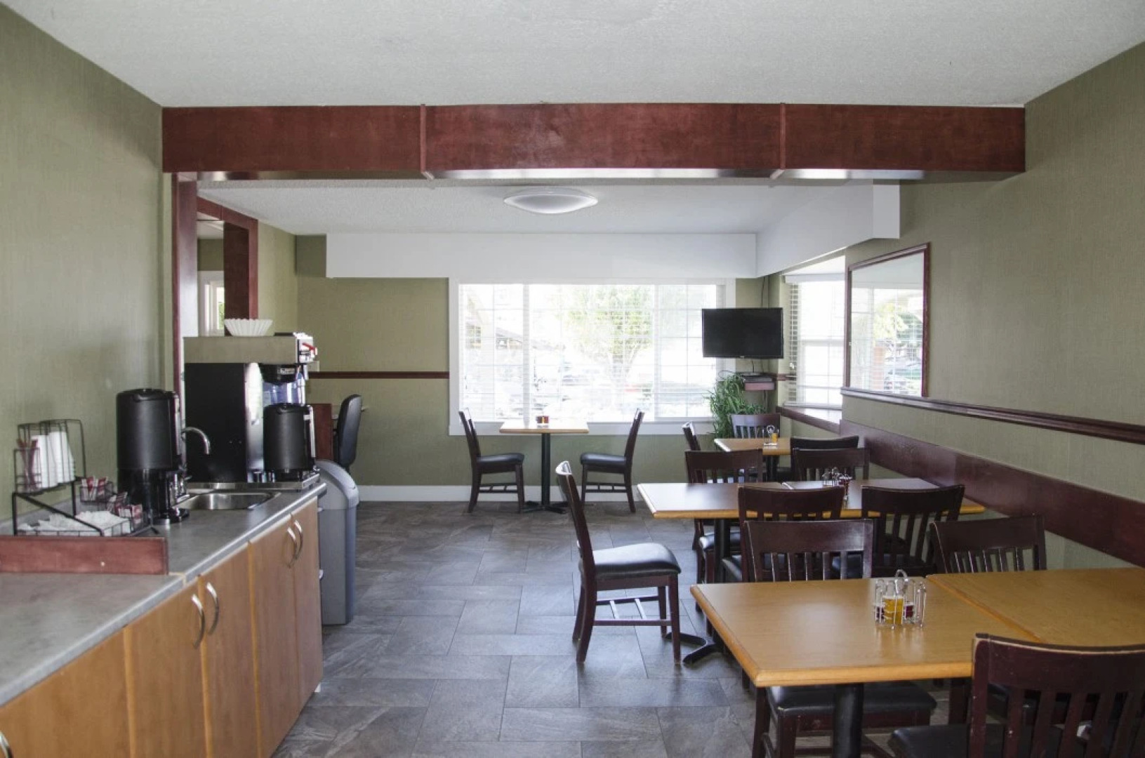 Best Budget Inn and Suites