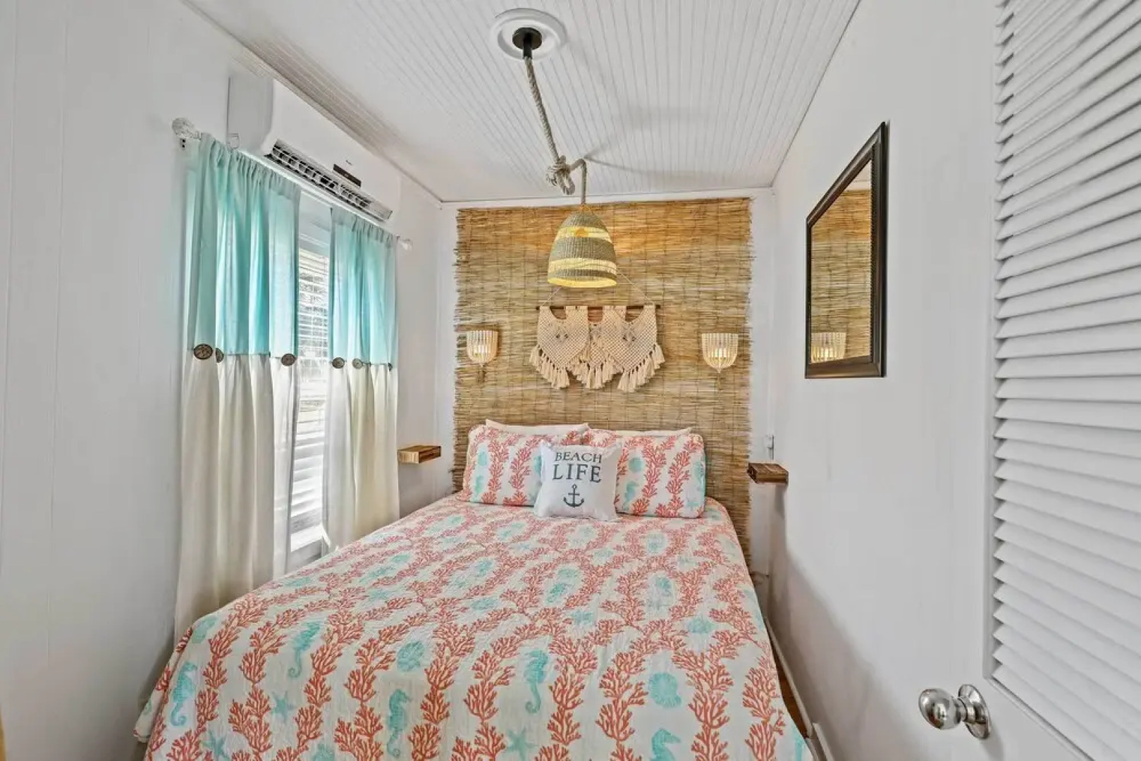 1 Mi to Shore: Bright Jamaica Beach Getaway!