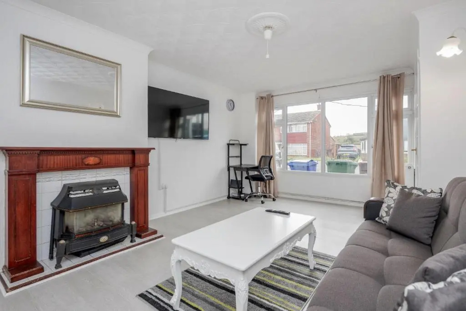 Tms Lovely 3 Bed House-tilbury-free Parking